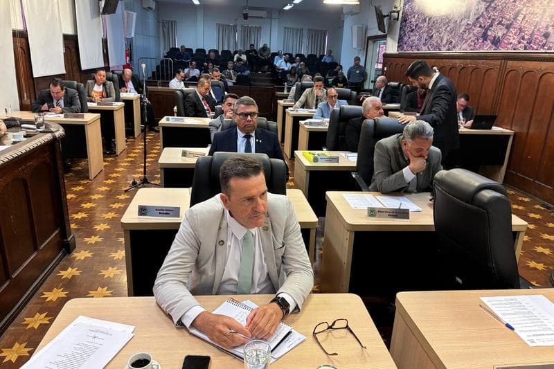 Organograma municipal é sobrestado na Câmara