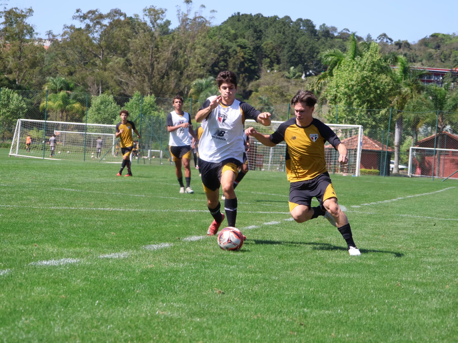 São Paulo enfrenta Palmeiras no Sub-17