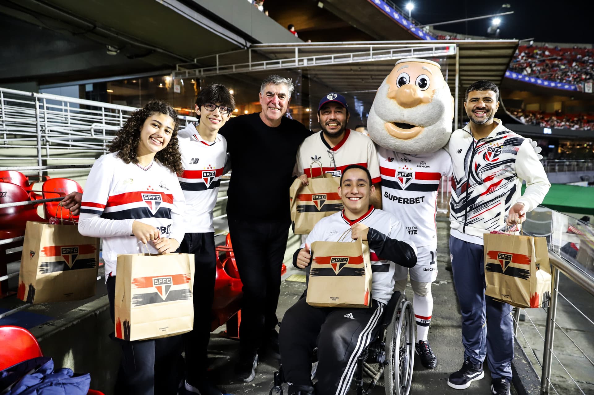 São Paulo homenageia atletas paralímpicos
