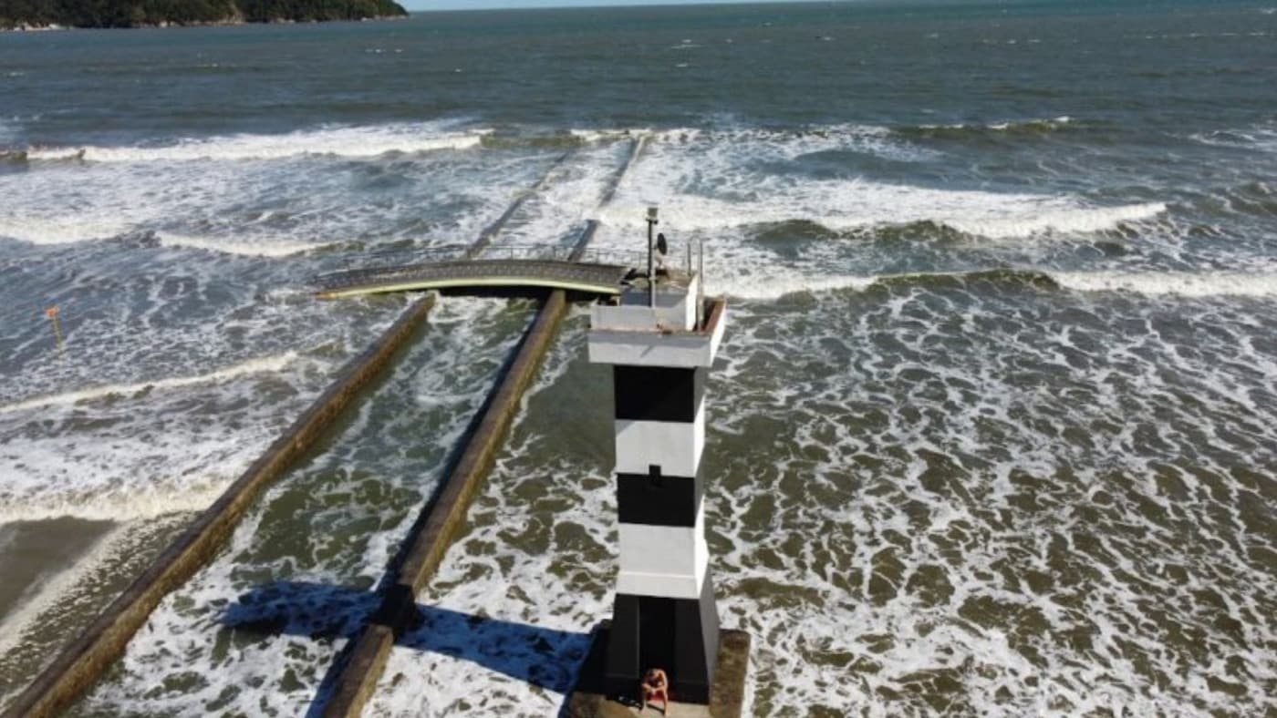 Mar agitado ameaça litoral da Baixada Santista