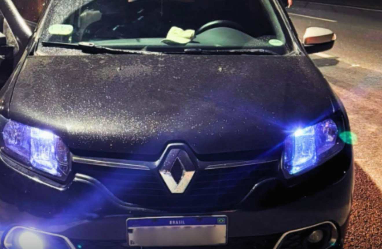 Motorista de aplicativo preso por placa adulterada