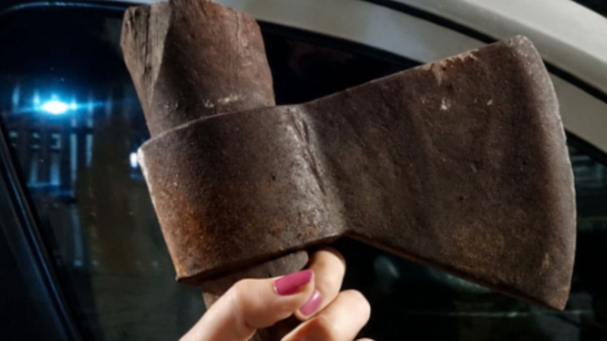 Homem preso após atacar mulher com machado