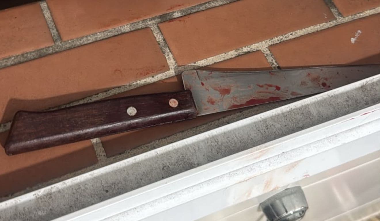 Marido esfaqueia mulher dentro de casa no Macuco