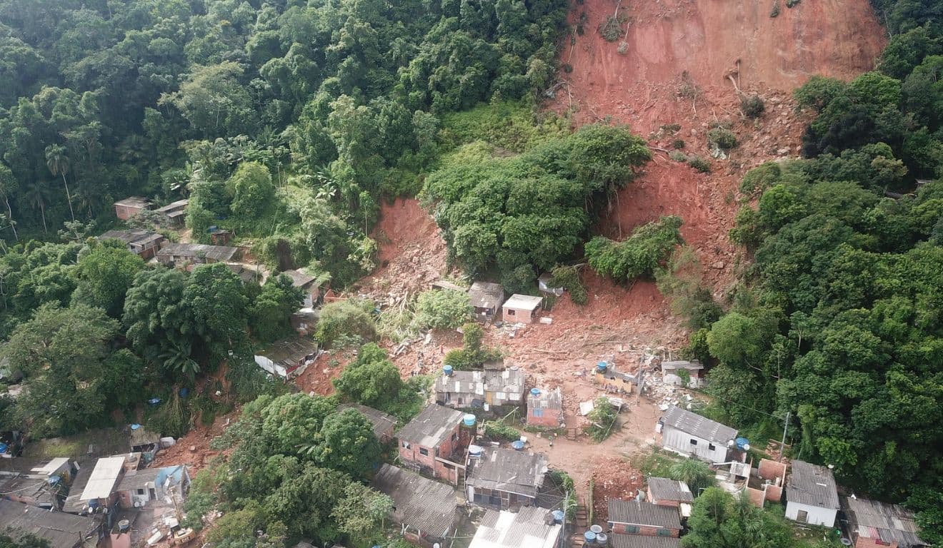 Guarujá capacita 317 profissionais para emergências climáticas