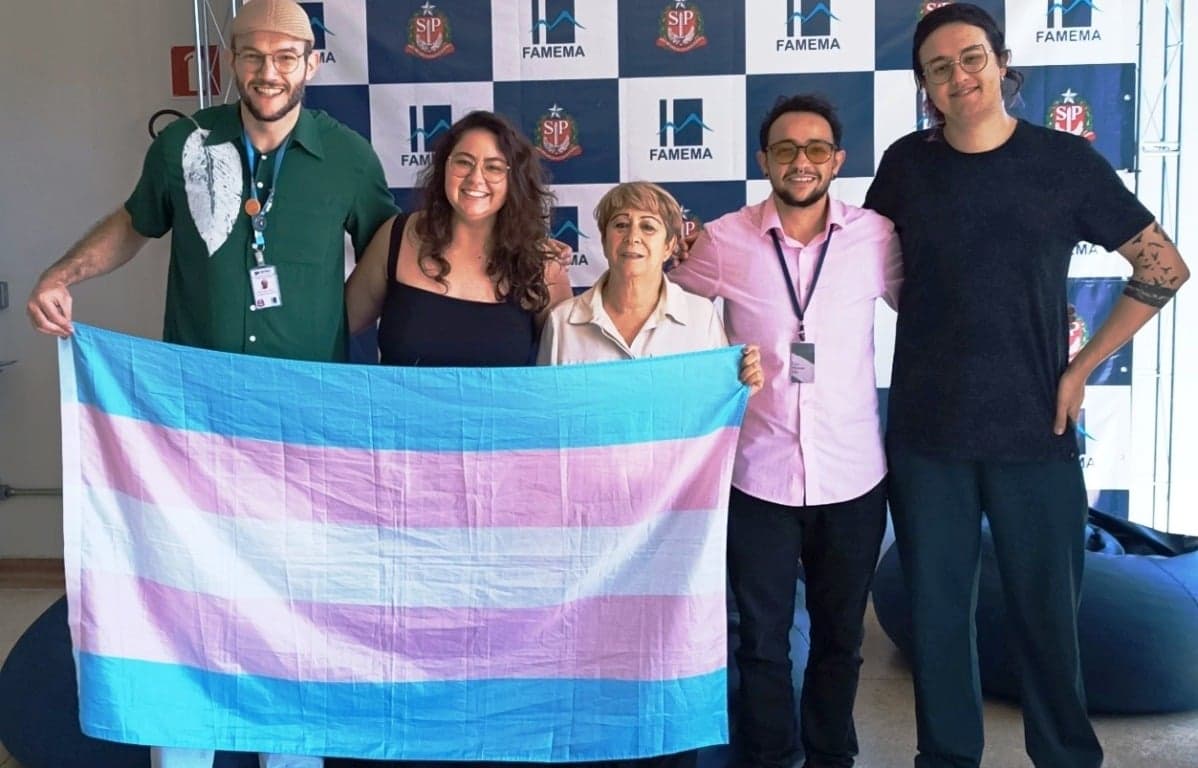 Estudantes debatem atendimento a pacientes trans em Marília