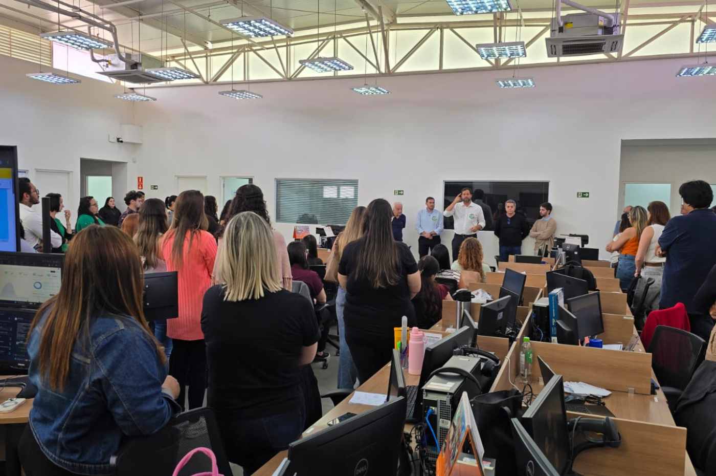 Candidatos visitam empresas e debatem desenvolvimento regional