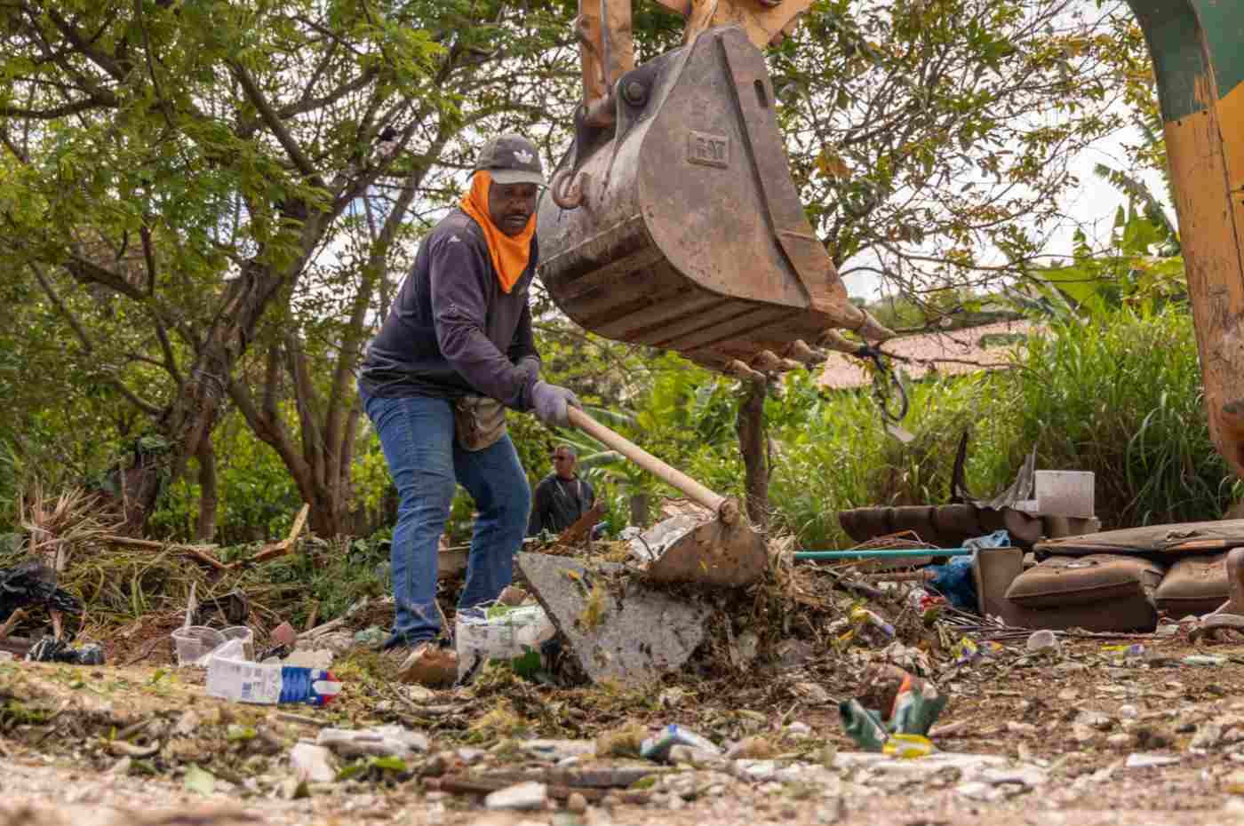 Operação retira lixo em Jundiaí