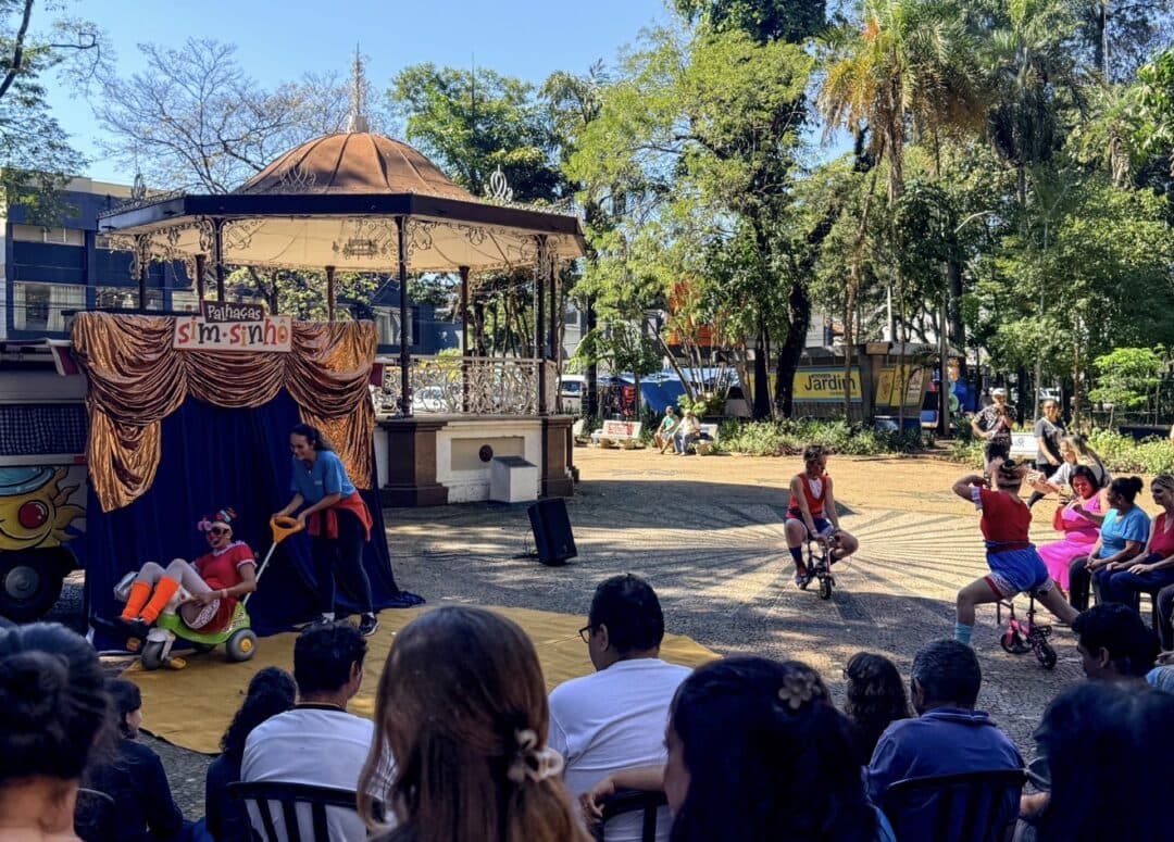 Cena ao Vento encerra com teatro de rua gratuito