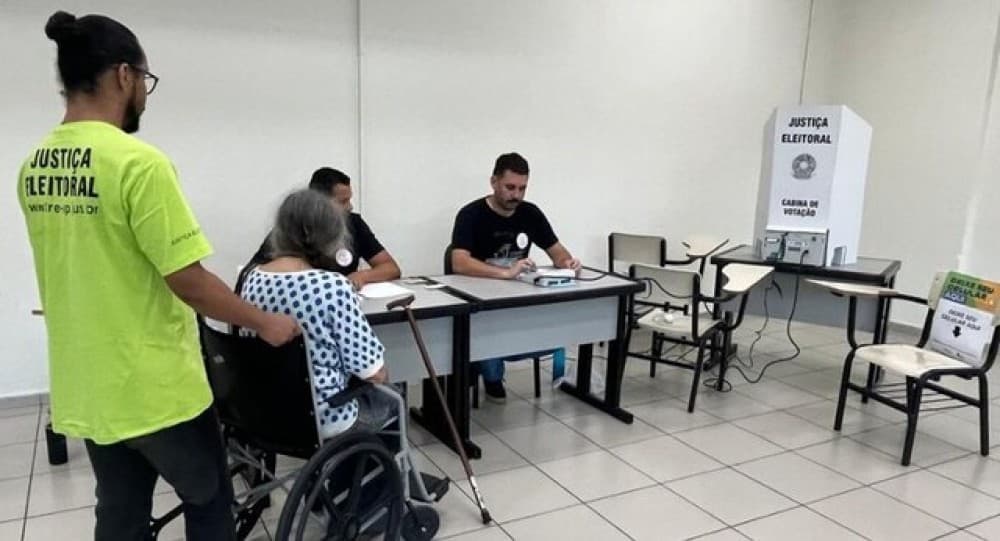 TRE-SP pesquisa acessibilidade nos locais de votação