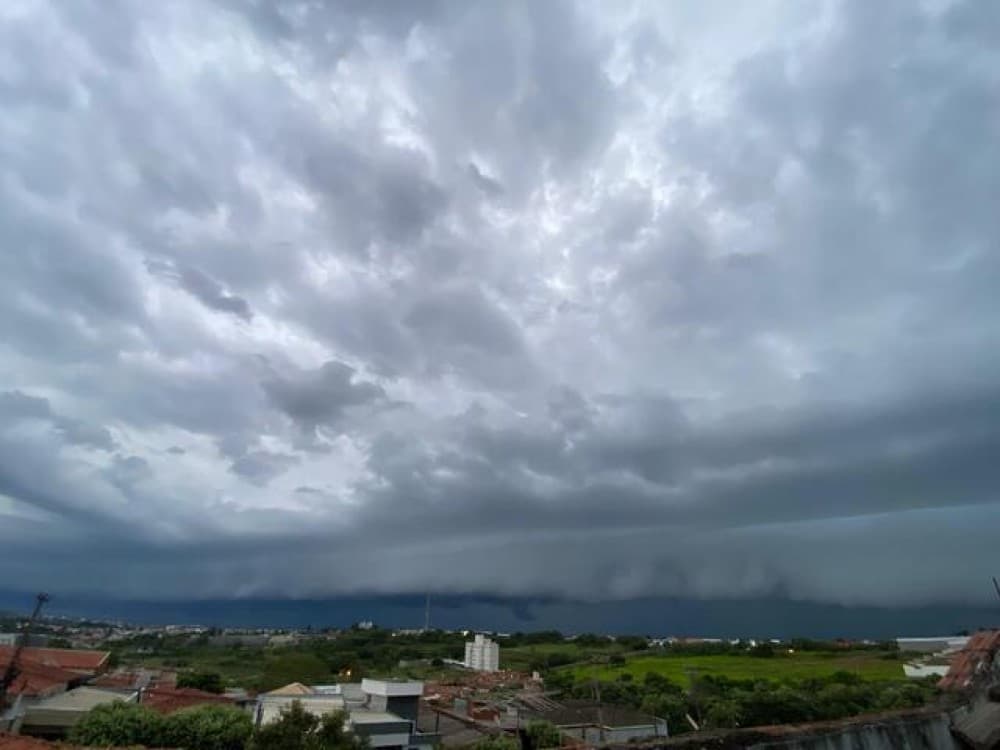 Frente fria chega a SP com chuvas e ventos fortes