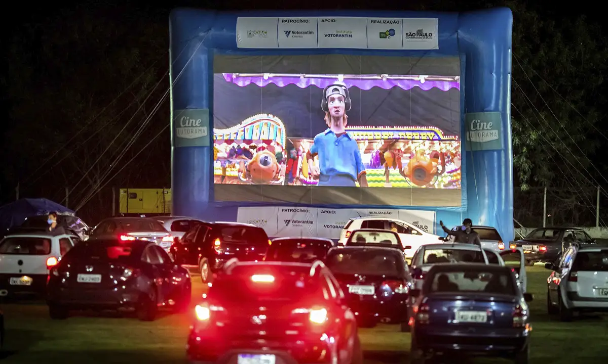 Cinema drive-in gratuito chega a Santo André