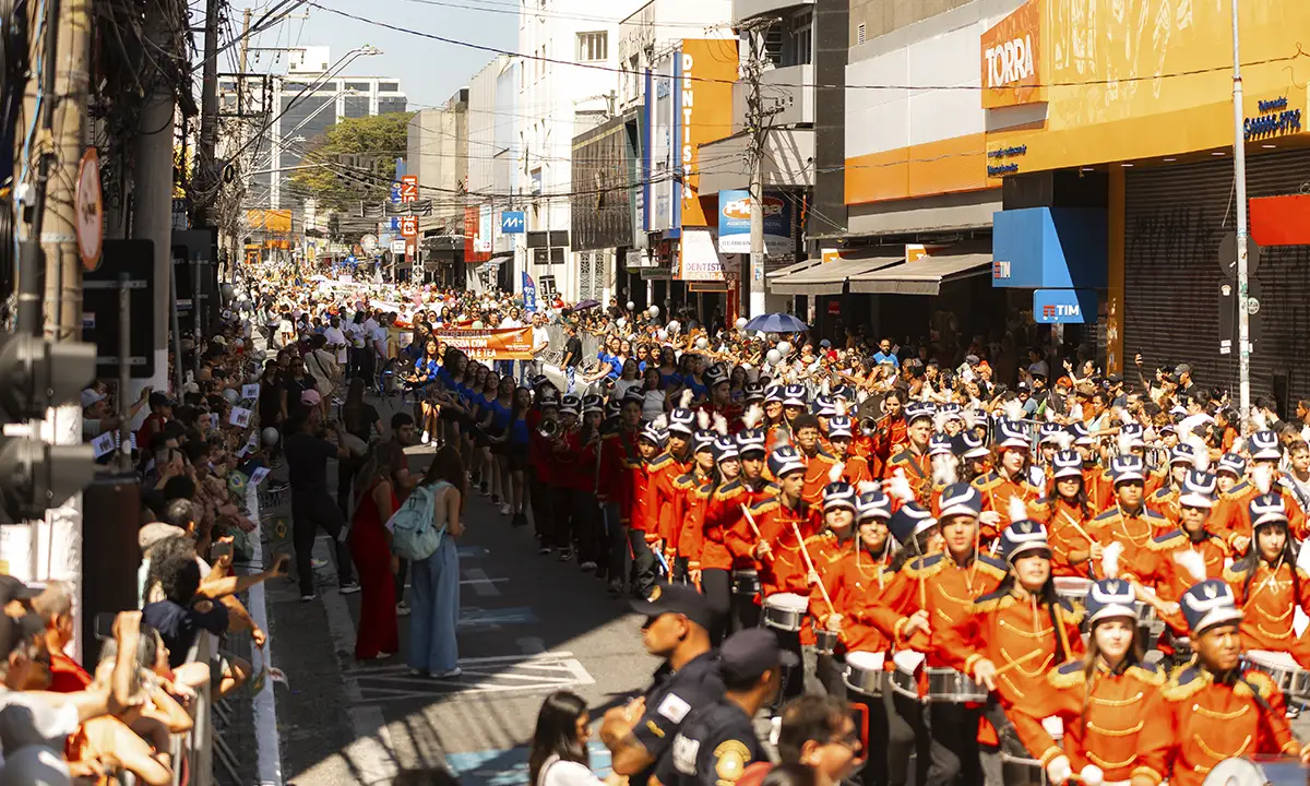 Desfile reúne 9 mil no aniversário de São Bernardo