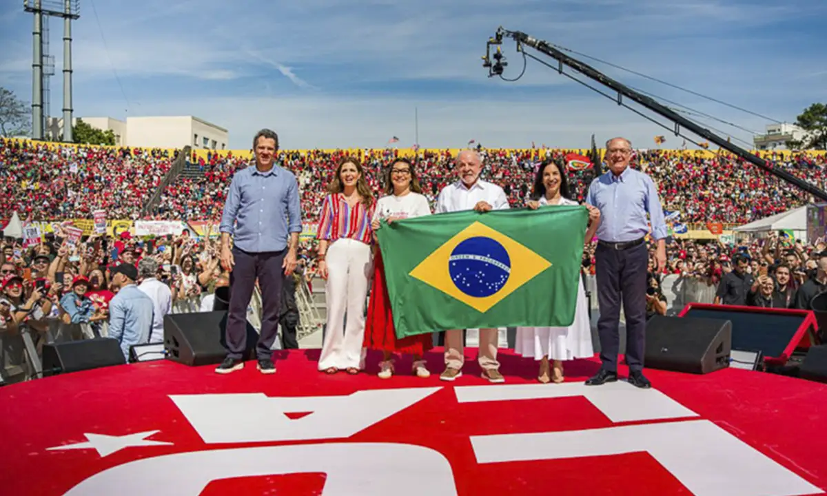 Lula lança reeleição na Vila Euclides com 40 mil