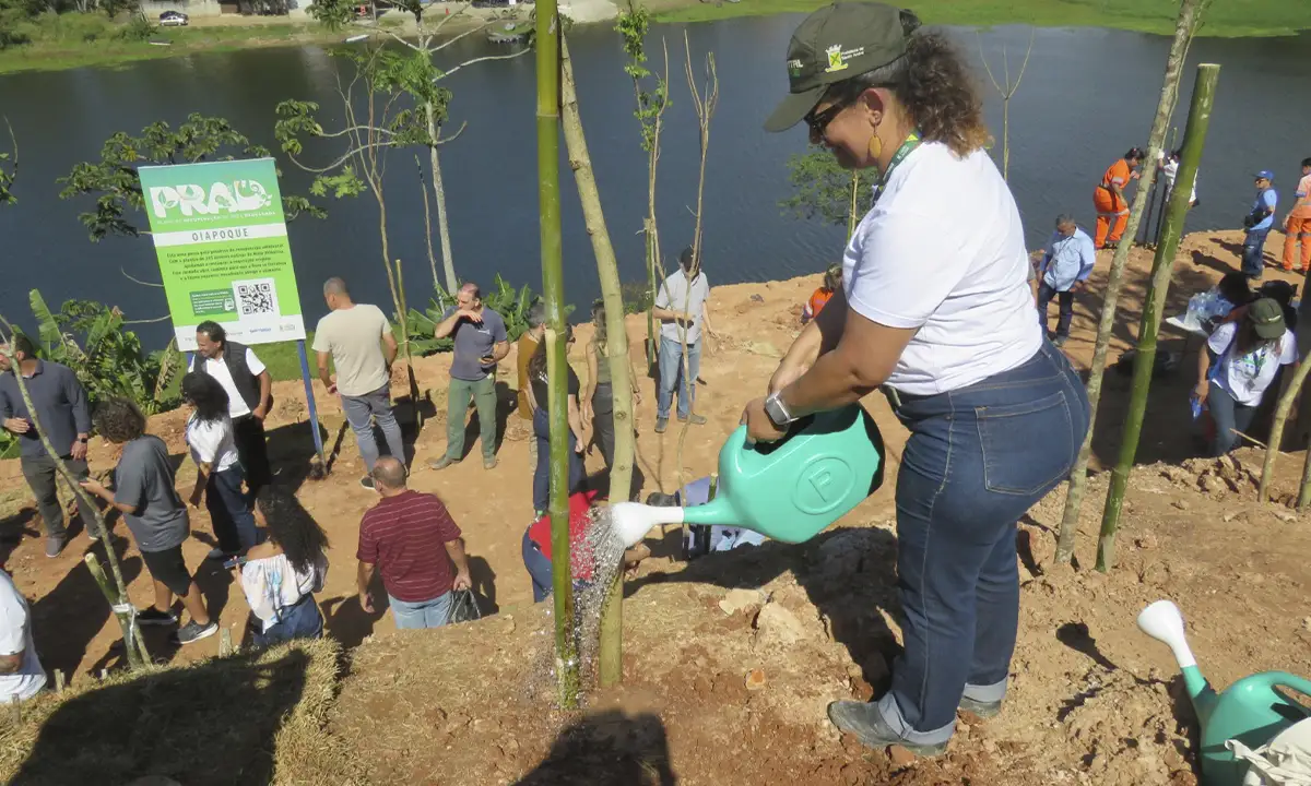 Santo André planta 245 árvores na Represa Billings