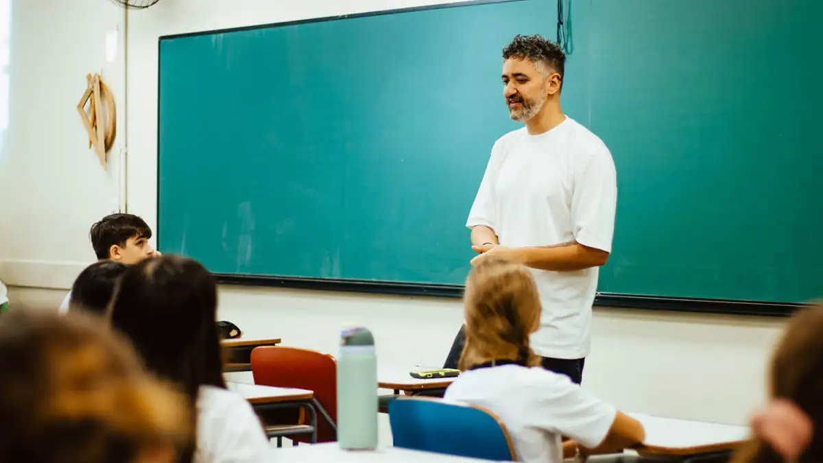 Escola Villare ensina política em São Caetano