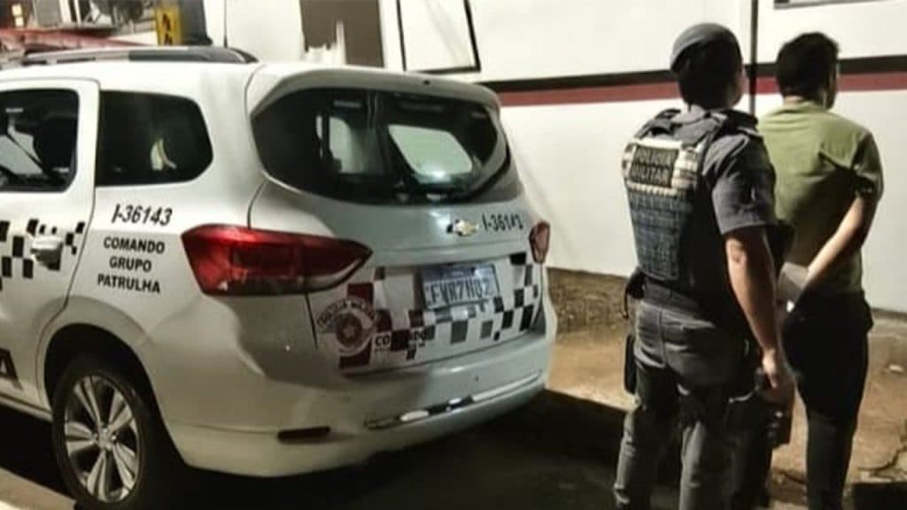 Suspeito usa criança como refém em assalto