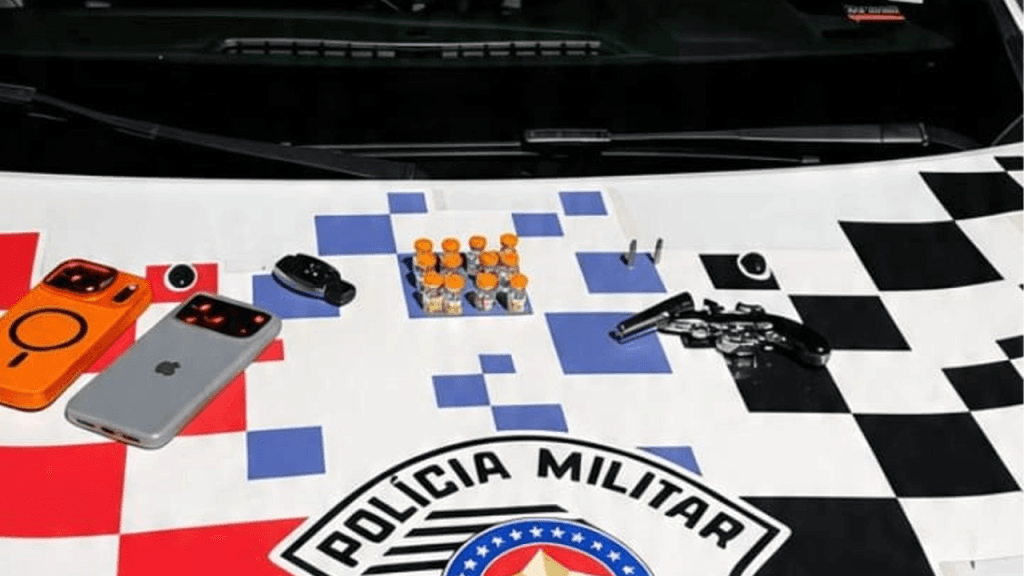 Dois homens são presos com arma de numeração raspada e 12 ampolas de tirzepatida