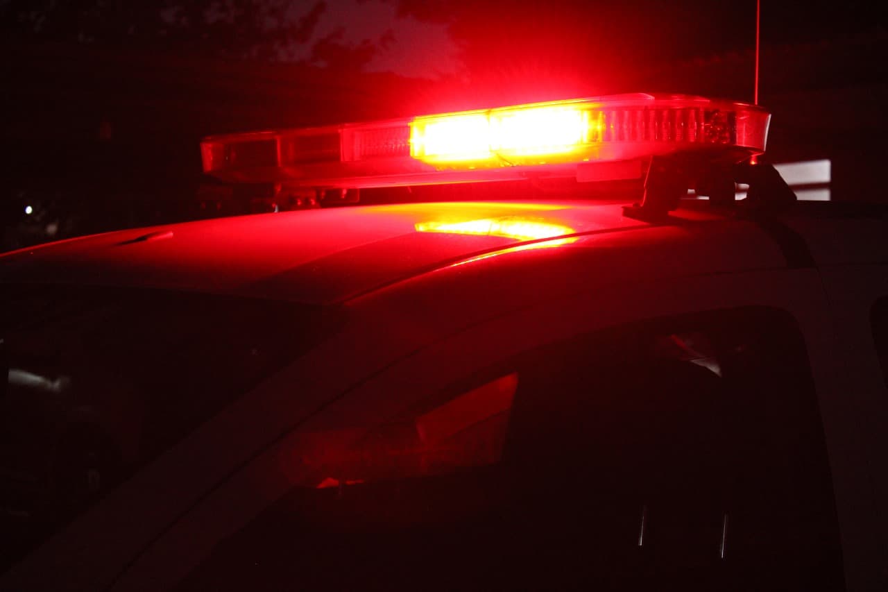 Homem é preso por ameaçar ex-namorada adolescente
