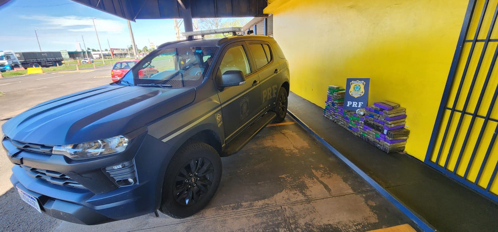 PRF apreende 140 kg de maconha na BR-153