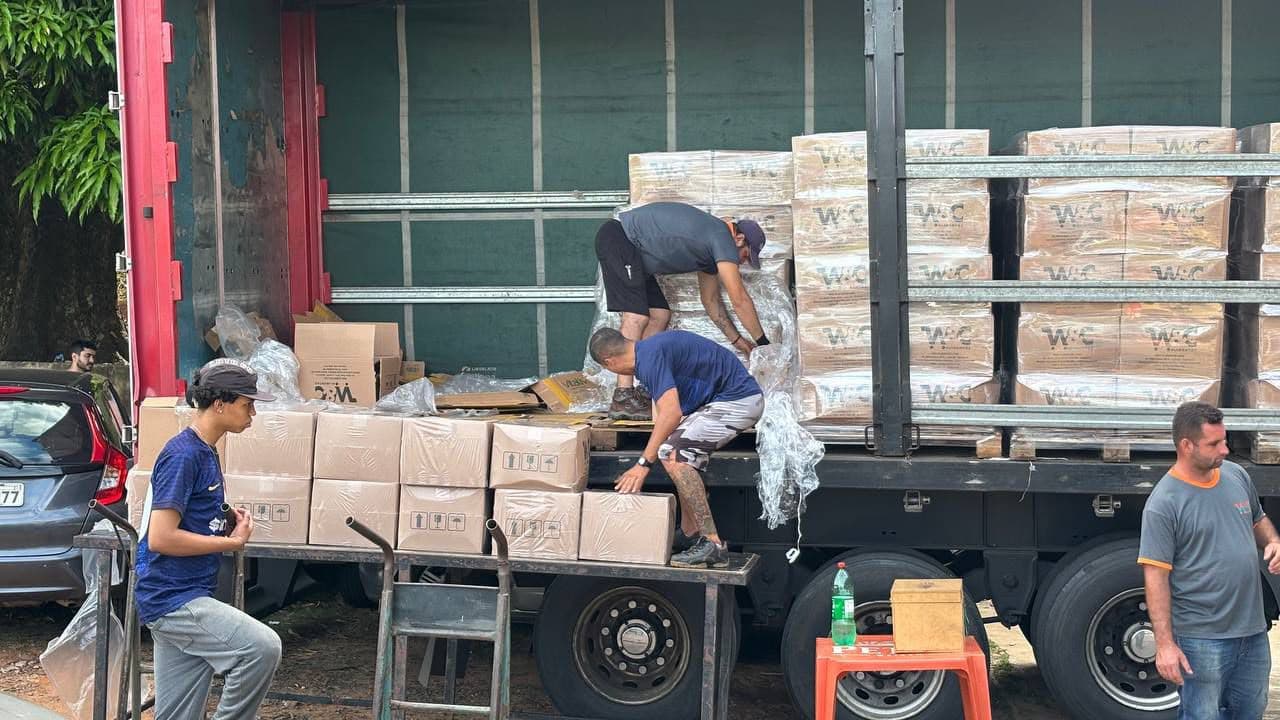 Prefeitura entrega cestas a cinco mil servidores