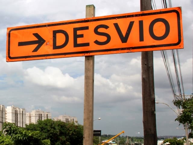 Rua no Cambuí tem bloqueio total nesta sexta