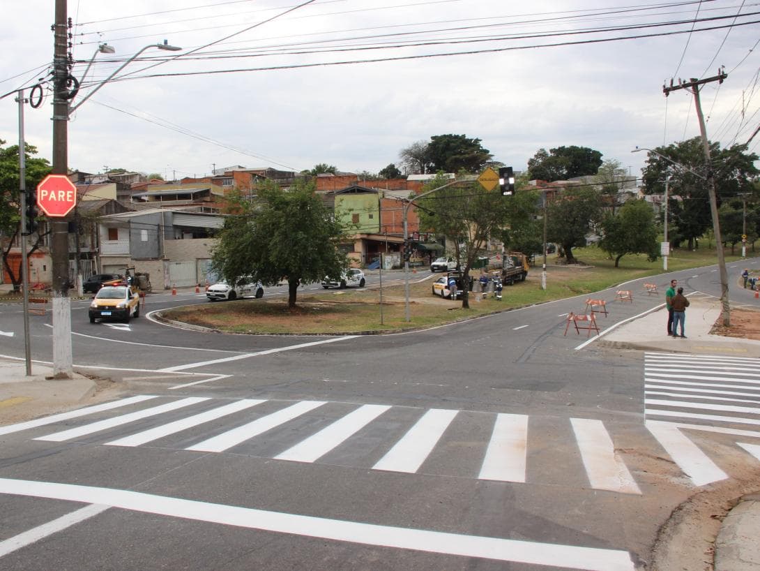Semáforo inteligente opera em cruzamento de Campinas