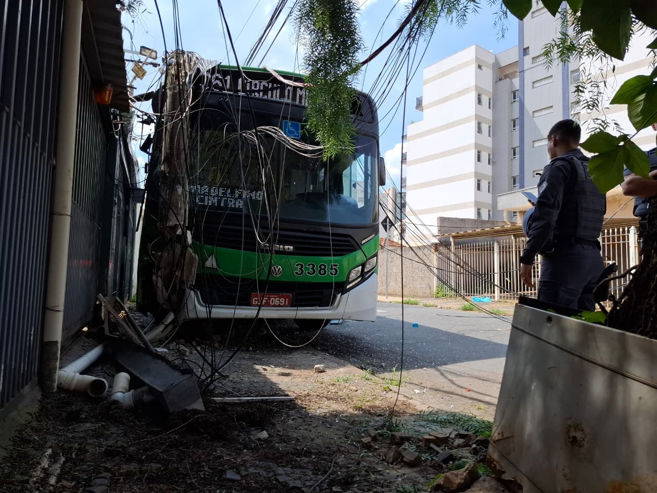 Acidente de ônibus complica trânsito em Campinas