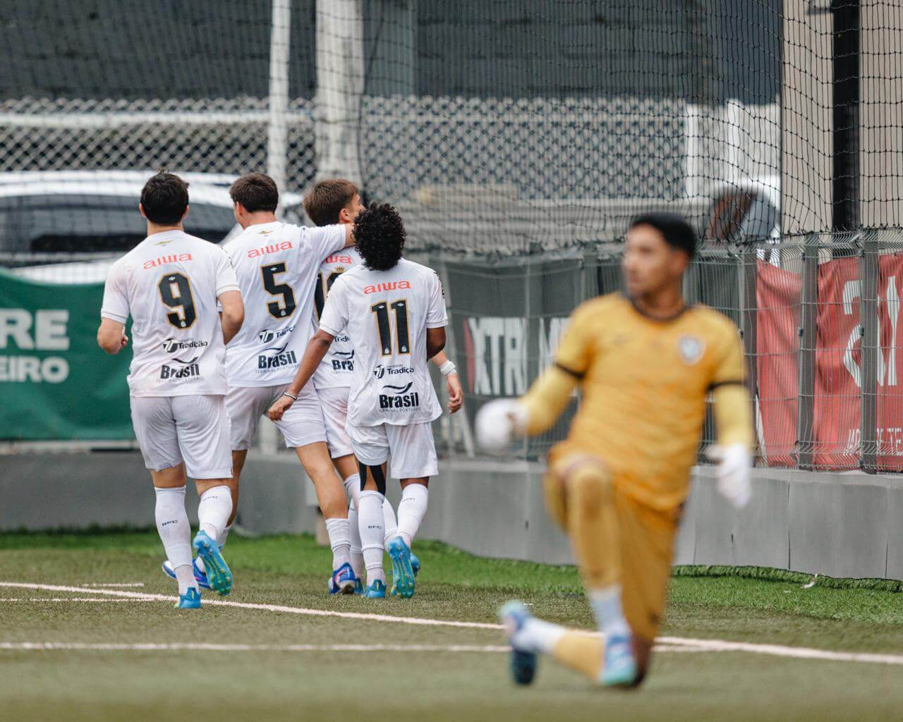 Santos goleia Botafogo e lidera quartas do Sub-20