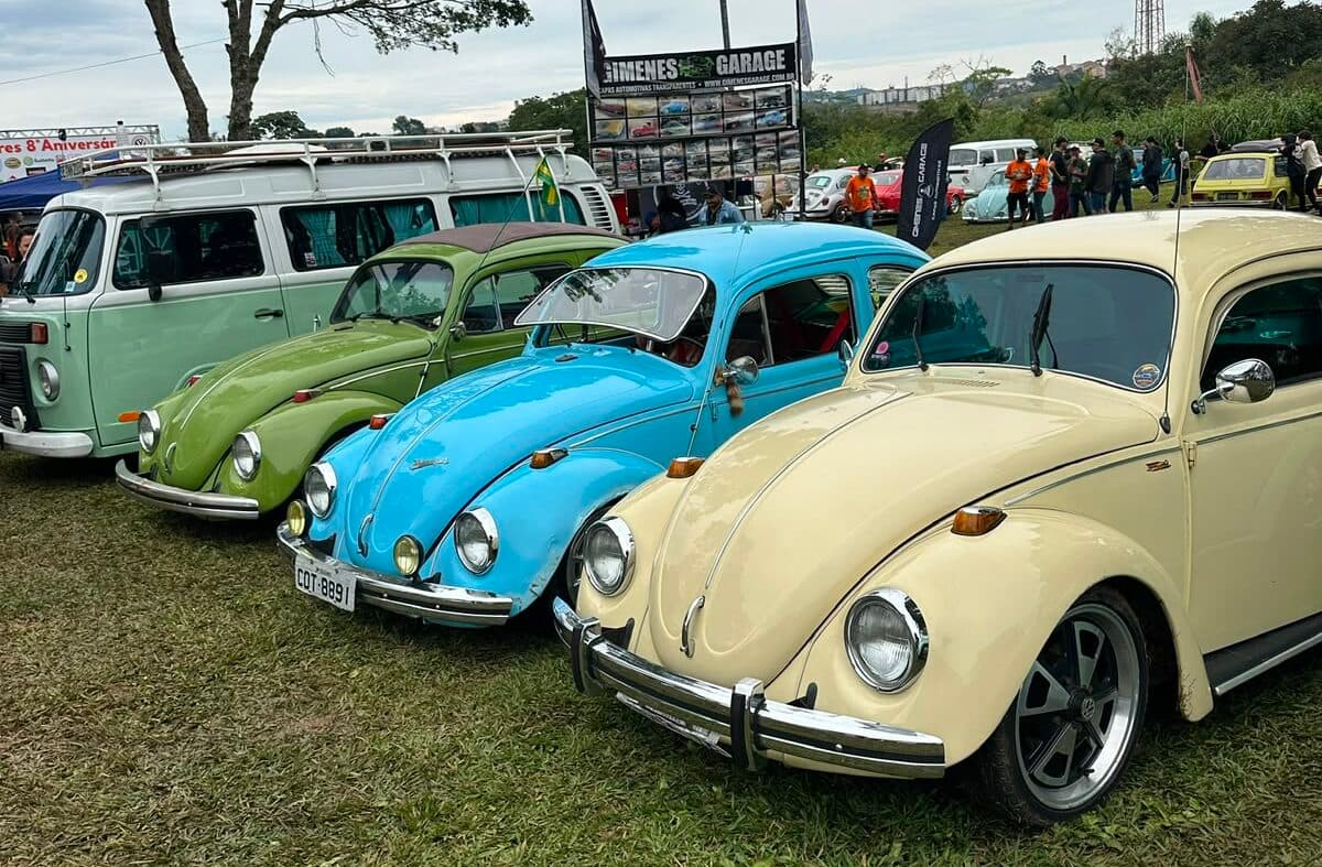 Encontro de carros antigos no Outlet de Mogi