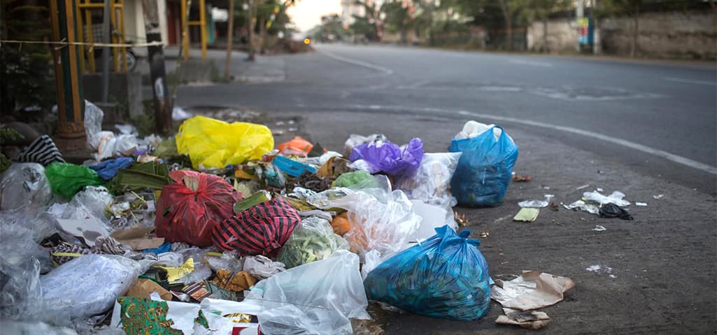 Prefeitura aplica multas por descarte irregular em dois bairros