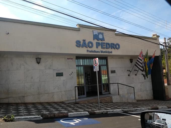 Prefeitura convoca oito aprovados para vagas na Educação
