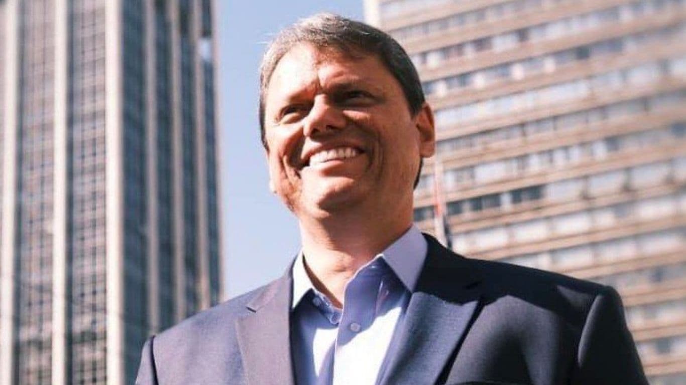 Tarcísio lidera corrida ao governo de SP, aponta Quaest