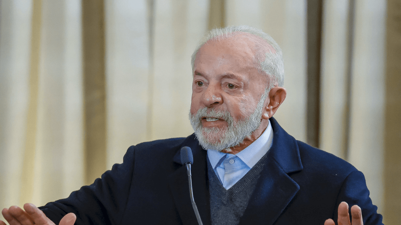 Lula assina lei contra violência sexual infantil