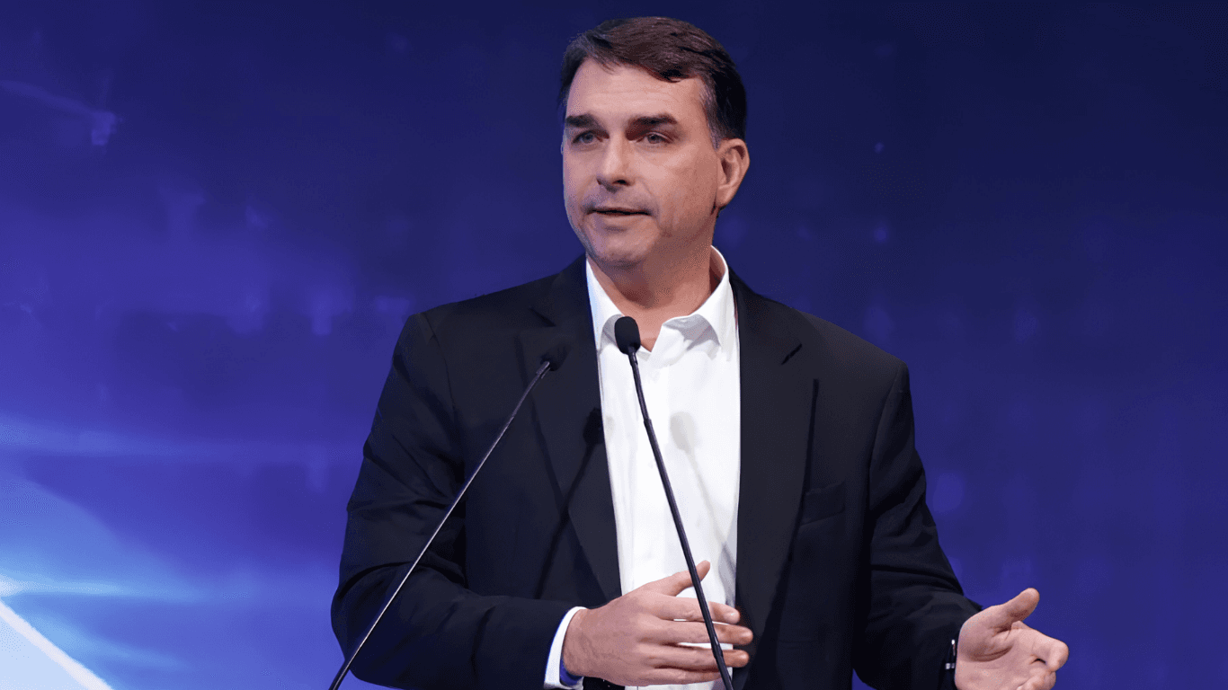 Flávio Bolsonaro promete reaproximação com a Argentina em 2026
