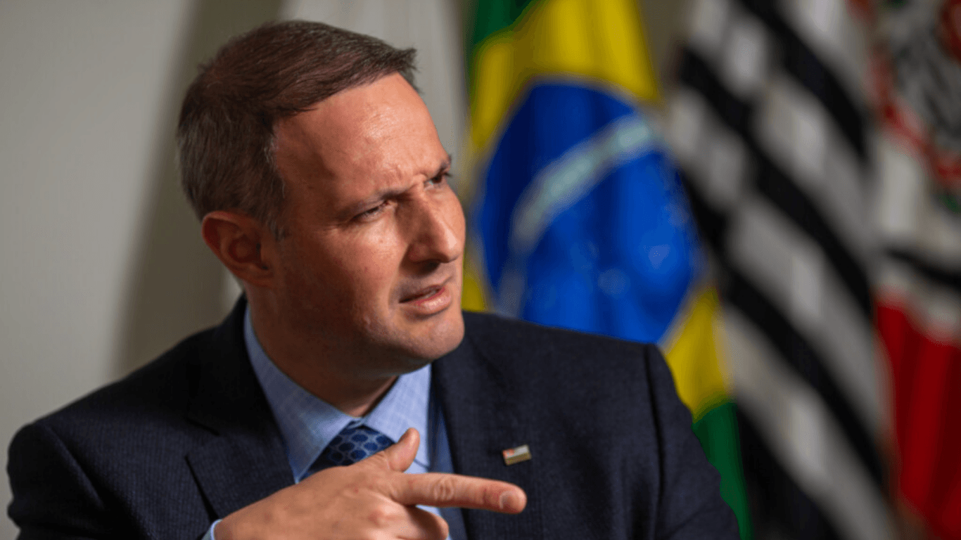 TRE-SP multa Guilherme Derrite por propaganda eleitoral antecipada