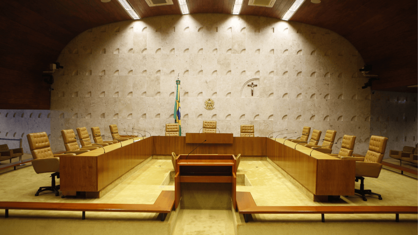 Ex-ministros do STF pressionam Fachin por investigação em meio à crise