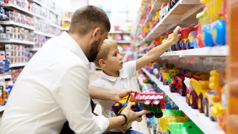Procon Vinhedo orienta consumidores na compra de brinquedos para o Dia das Crianças