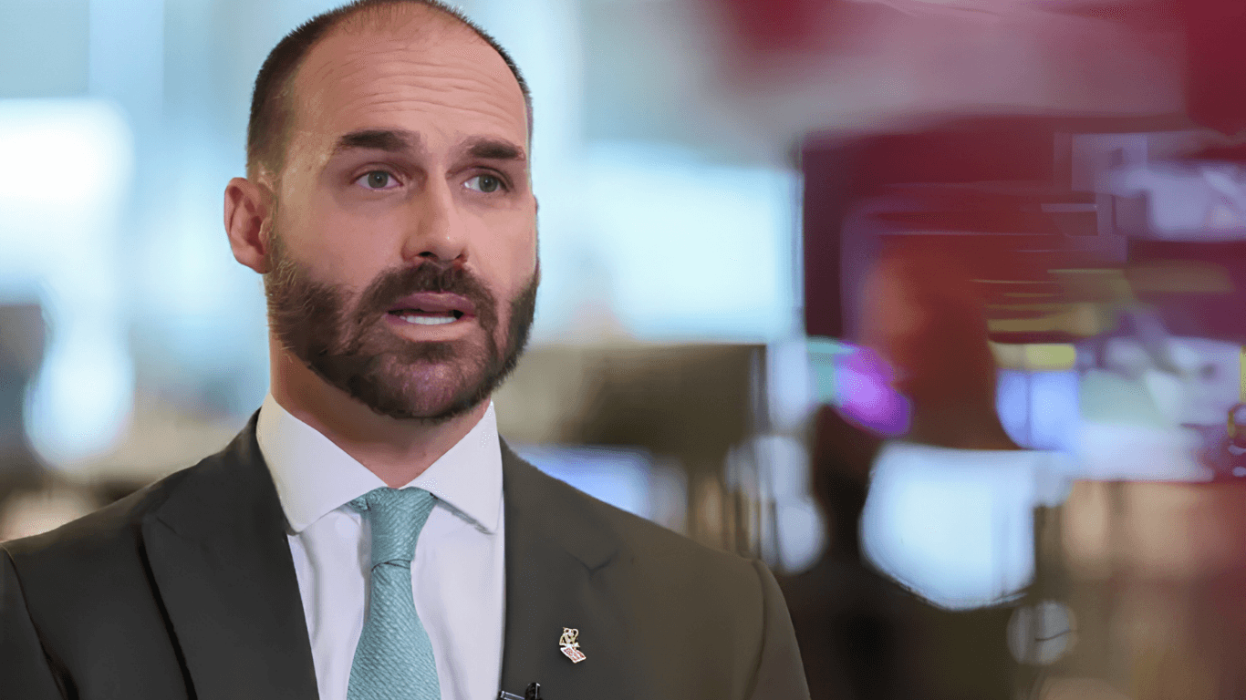 Justiça determina execução da pena de Eduardo Bolsonaro
