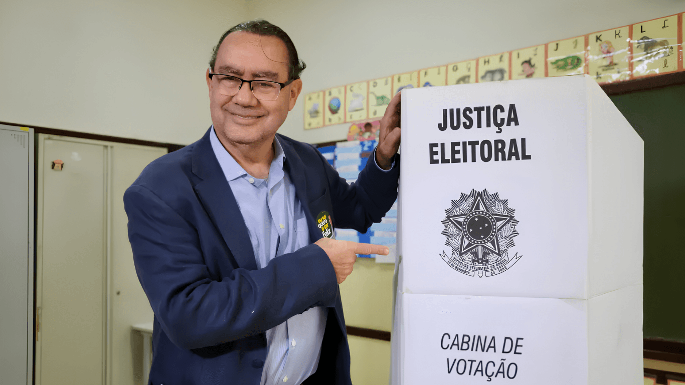 Augusto Cury declara apoio a Flávio Bolsonaro no segundo turno