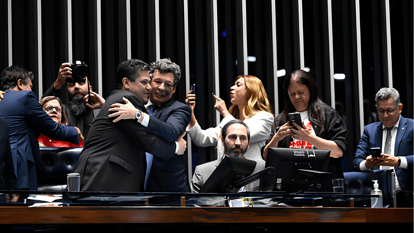 Senado aprova fim da escala 6x1 e prevê redução gradual da jornada de trabalho