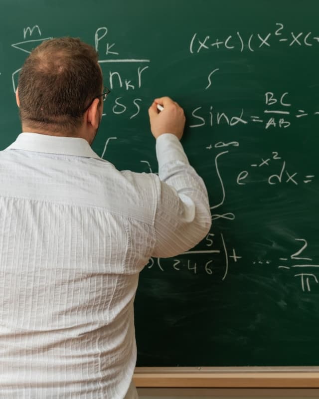 Vinhedo negocia nova jornada para professores