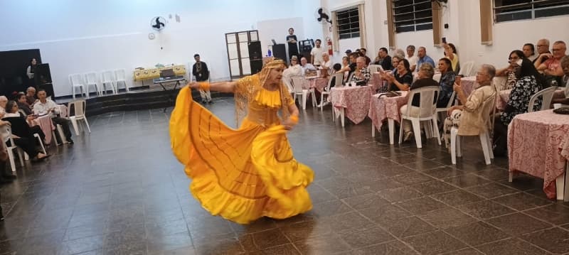 Noite Cultural 60+ reúne 125 pessoas e valoriza talentos da terceira idade em Vinhedo