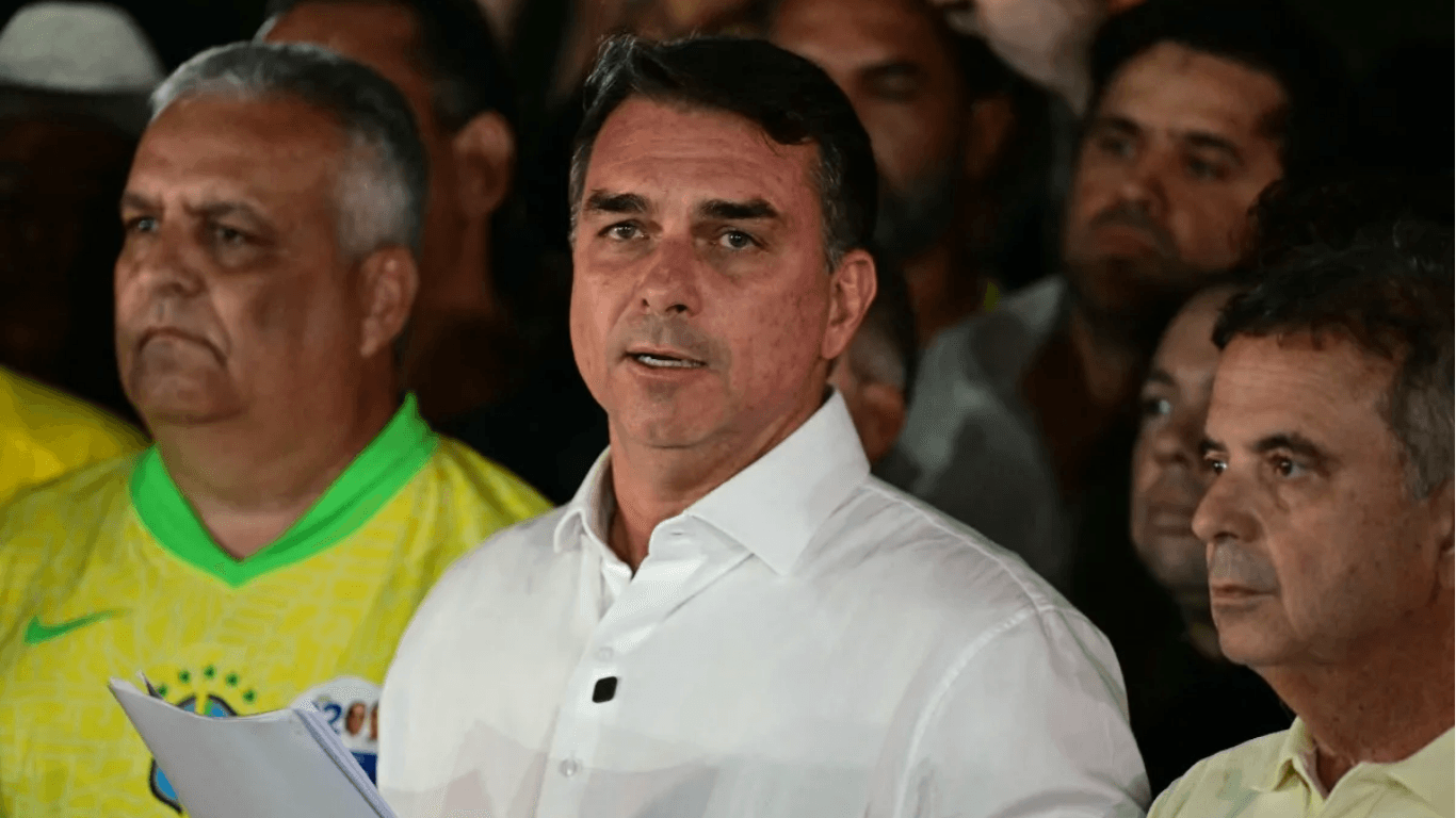 Flávio Bolsonaro se declara “presidente eleito” e acusa eleições de fraude em carta nos EUA