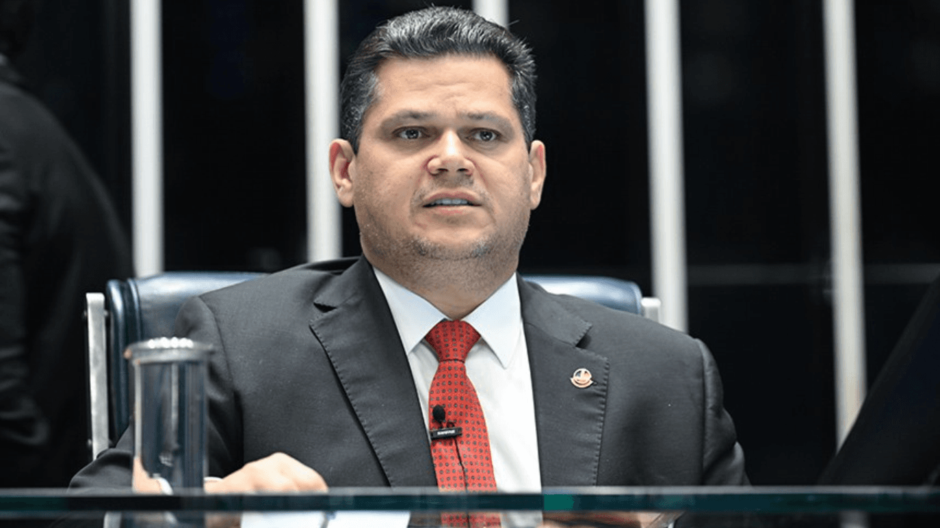 Alcolumbre articula reeleição no Senado, mas enfrenta resistência