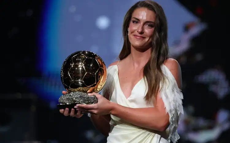 Alexia Putellas conquista a terceira Bola de Ouro e faz história no futebol feminino
