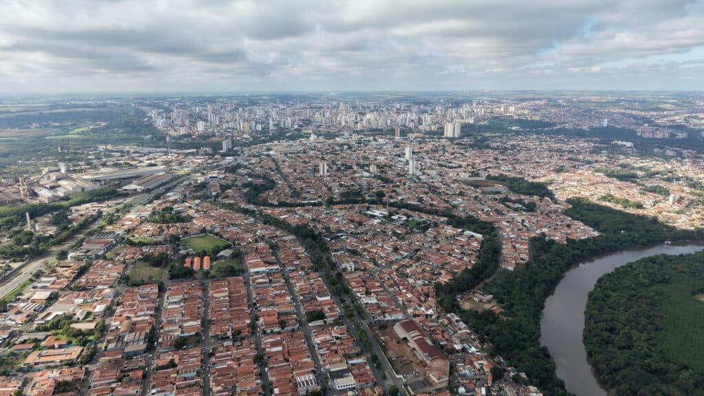 Chuva marca início desta segunda-feira (31) em Piracicaba; calor ainda pode chegar aos 35°C