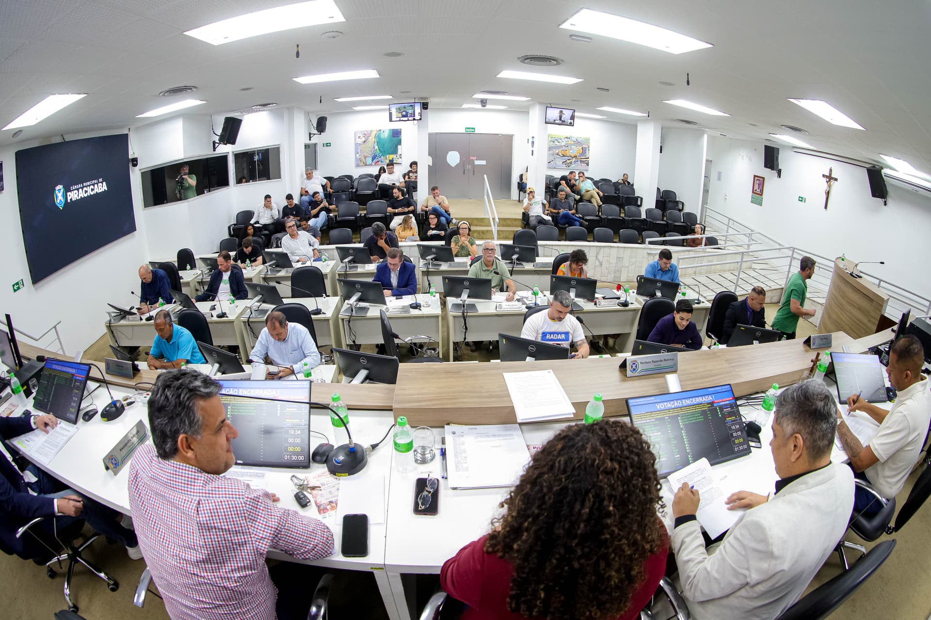 Câmara analisa política climática e projeto sobre imóveis municipais nesta segunda