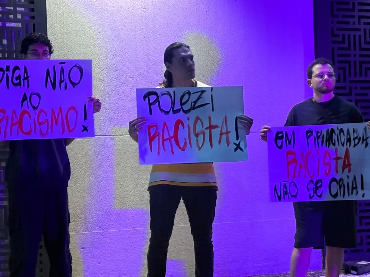 Fabricio Polezi retorna à Câmara após internação e é alvo de protesto por acusação de injúria racial