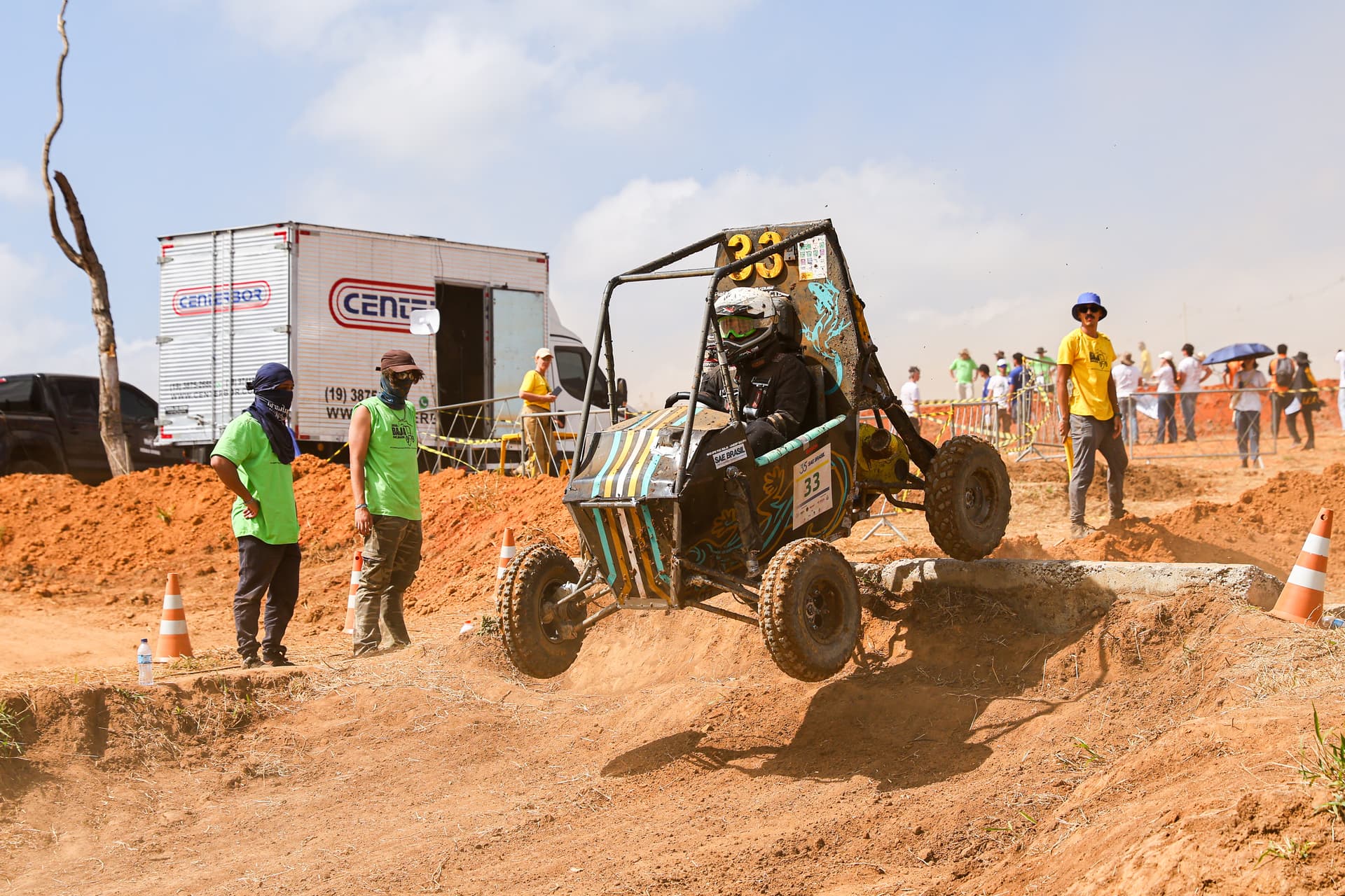 Piracicaba reúne 24 equipes universitárias em competição de veículos off-road