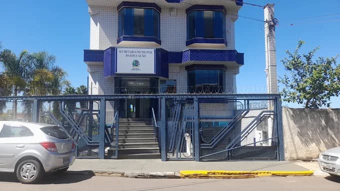 Educação de Laranjal abre atribuição para turma do 2º ano e 20 aulas de Matemática
